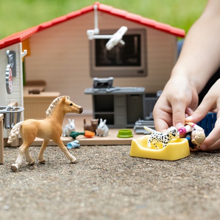 Schleich Tierarzt-Praxis mit Haustieren, Bild 3
